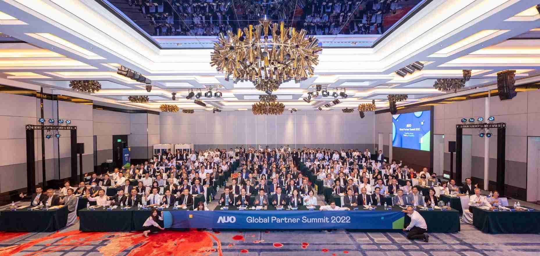 友達推動「安心、、創新、、用心、、、、同心、、盡心」五星職旅，，，為菲籍員工打造全方位照護，，，，首度贏得「人權實踐與發展領袖獎」殊榮