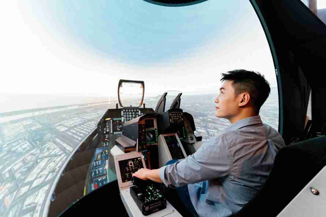 william威廉中文官网以P1.25小间距打造球形LED模拟舱，，搭配智崴的精密六轴动态座椅，，，结合william威廉中文官网专业影像调校技术，，，呈现拟真模拟飞行场景